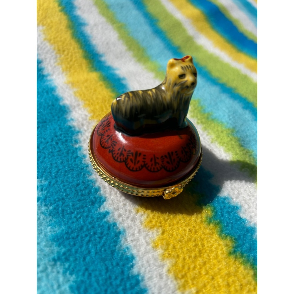 Yorkshire Terrier Yorkie‎ Trinket Box Red Cushion Gold Trim vintage - Picture 3 of 12